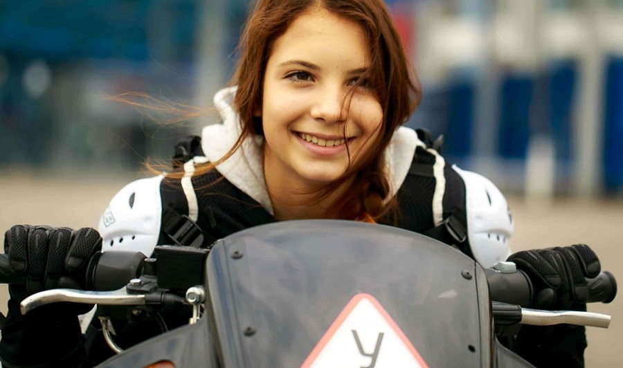 что подарить девушке на день рождения уроки вождения мотоцикла