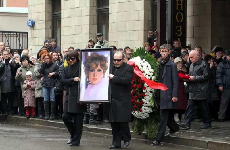 Похороны Людмилы Гурченко