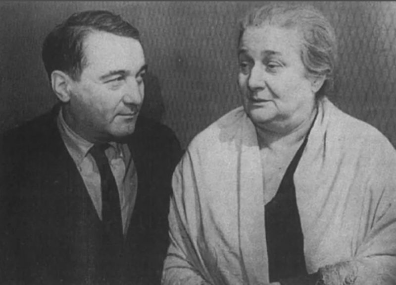 Анна Ахматова с сыном