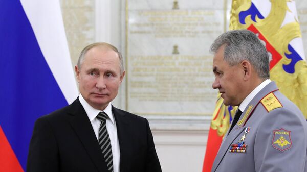Президент РФ Владимир Путин и министр обороны РФ Сергей Шойгу