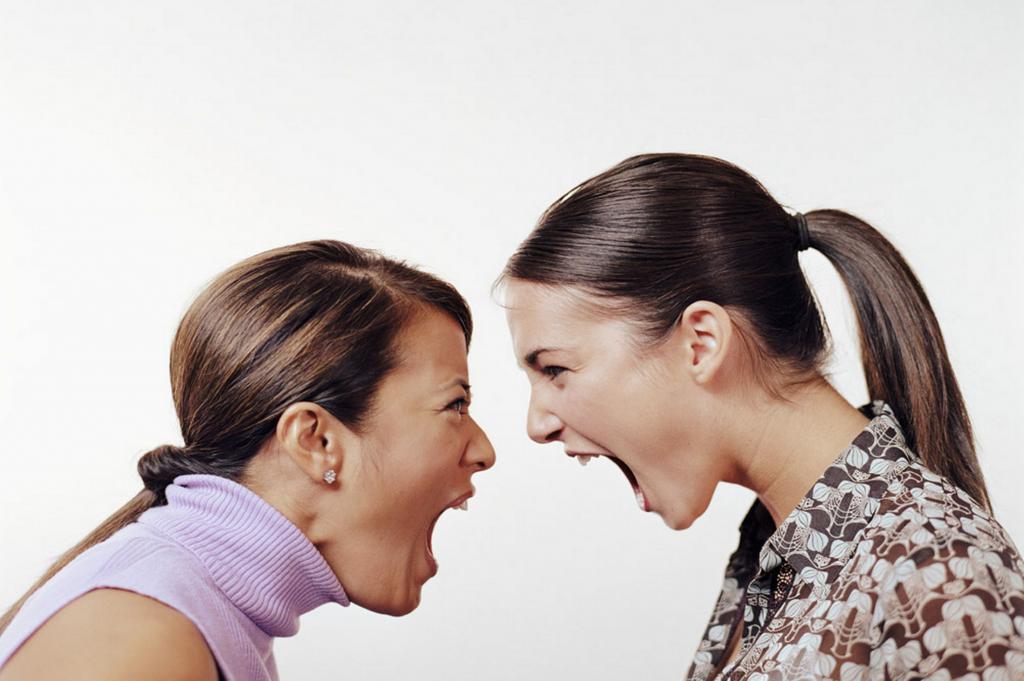 Женщины кричат друг на друга