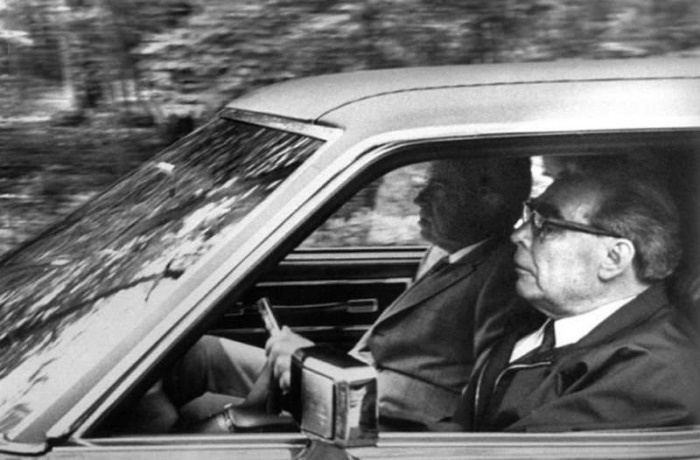 Леонид Брежнев за рулем автомобиля «Линкольн Континенталь», на пассажирском сидении — президент США Ричард Никсон, июнь 1973 года, Кэмп-Девид, США