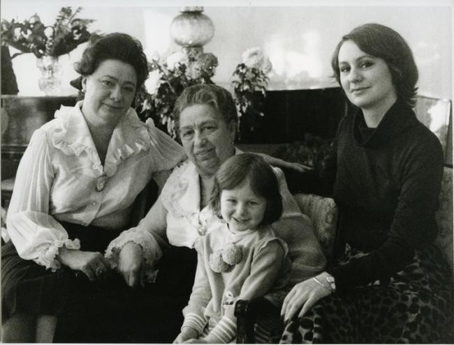 Галина Брежнева, её дочь и внучка