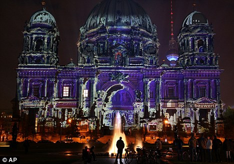 Berlin Cathedral illuminated: Tens of thousands have left the Catholic church because of the child sex scandal