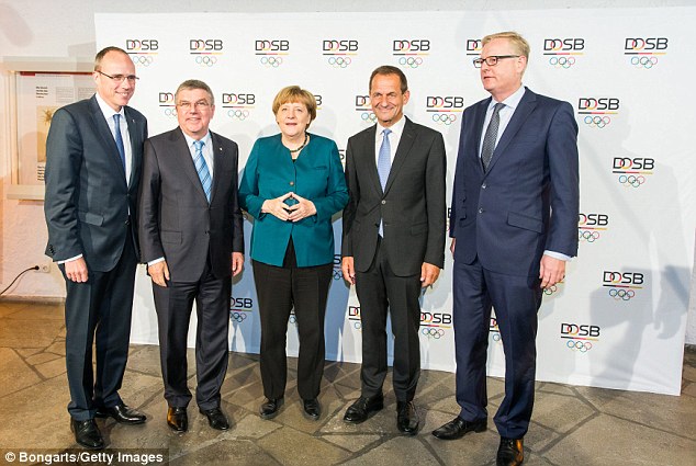 German Chancellor Angela Merkel used the signal in Frankfurt am Main on May 20
