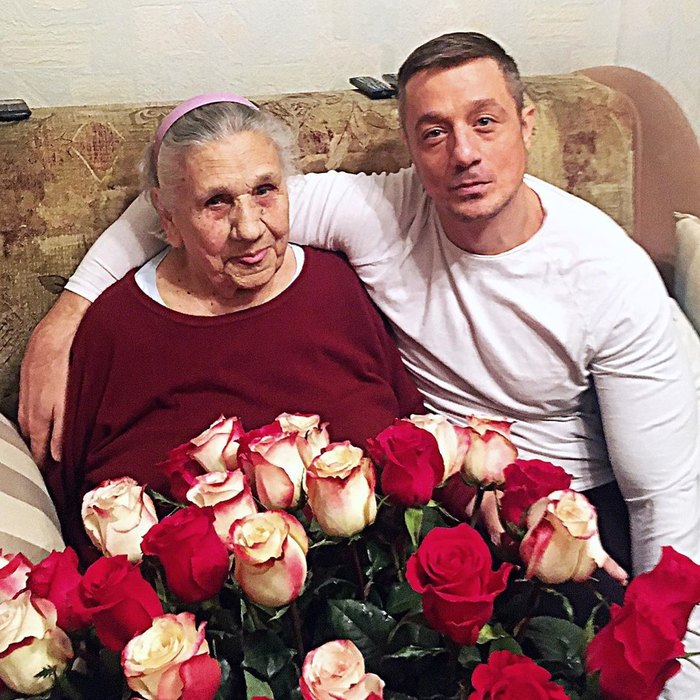 Алексей Макаров с бабушкой