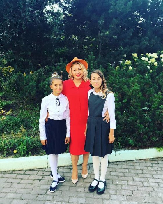 Ева Польна с дочерьми