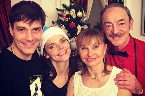 Новый год Матвеев отметил вместе с Лизой, их сыном Андреем, а также родителями экс-супруги 