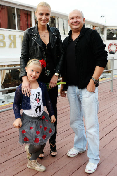 Ксения и Дмитрий вместе с дочерью Анфисой