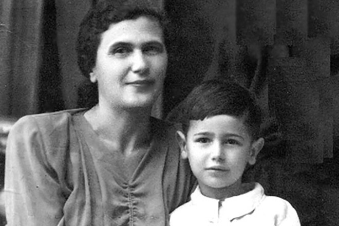 Петросян Евгений в детстве с мамой