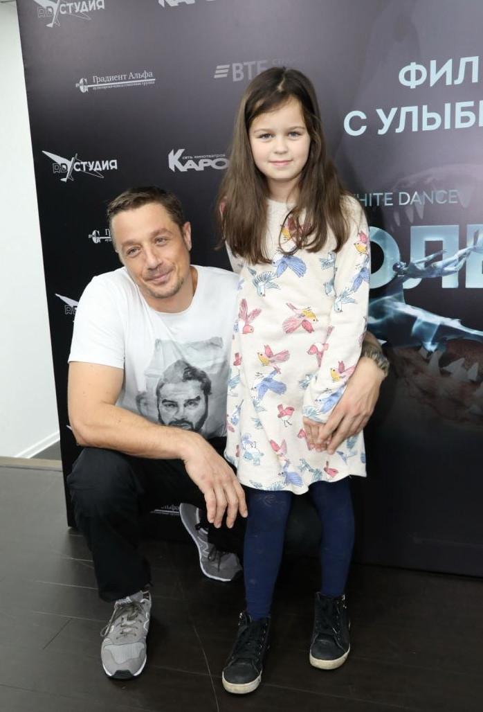 Актер Алексей Макаров с дочерью Варварой. Фото