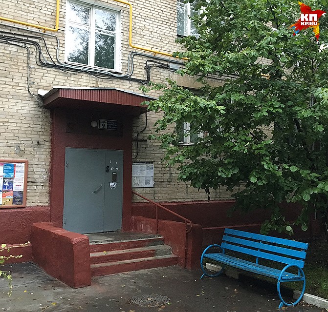 У Макаровых квартира на первом этаже пятиэтажки недалёко от метро Нагорное. Фото: Александр РОГОЗА
