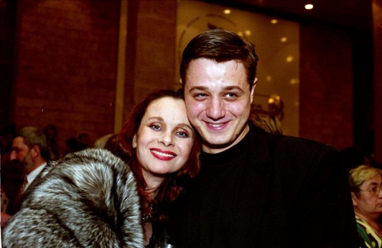 Алексей Макаров с мамой Любовью Полищук фото