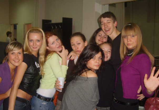 Алла Михеева (крайняя справа) с однокурсниками