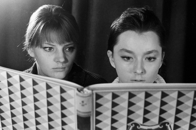 Марианна и Анастасия Вертинские. 1964 год.
