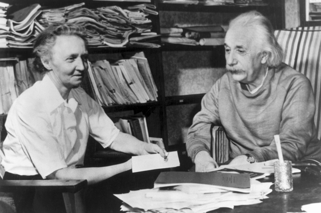 Ирен Кюри и Альберт Эйнштейн.