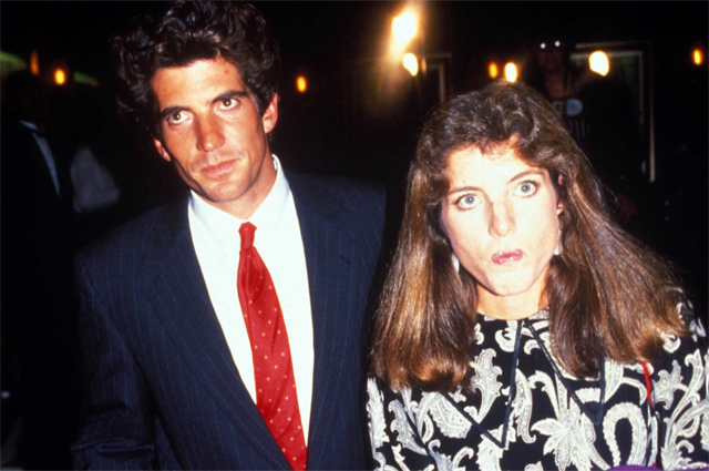 Джон с сестрой, Кэролайн Кеннеди. 1988 год.