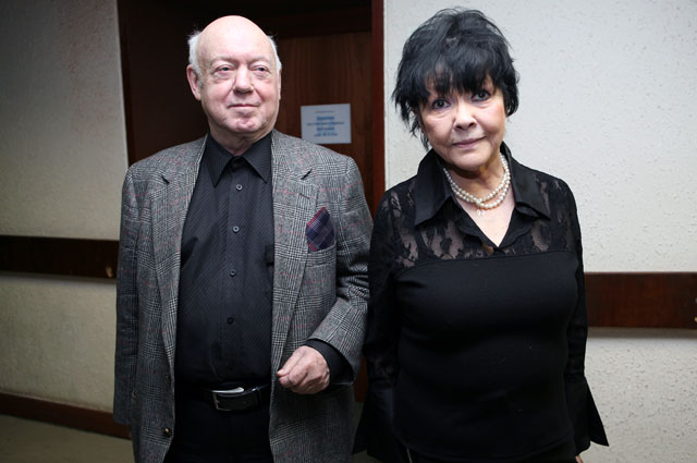 Поэтесса Белла Ахмадулина с супругом - художником Борисом Мессерером.