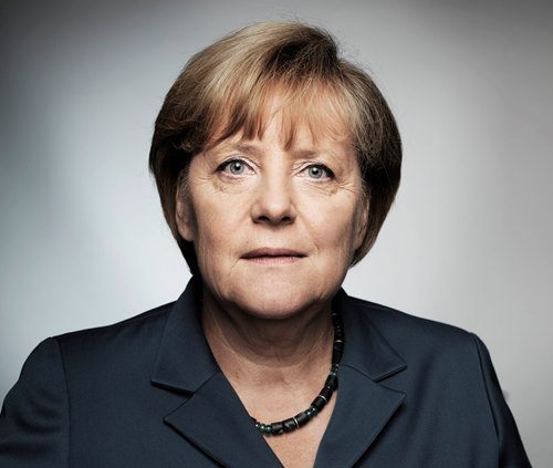 Теплый оттенок волос и естественный макияж делают Ангелу Меркель стильной и ухоженной