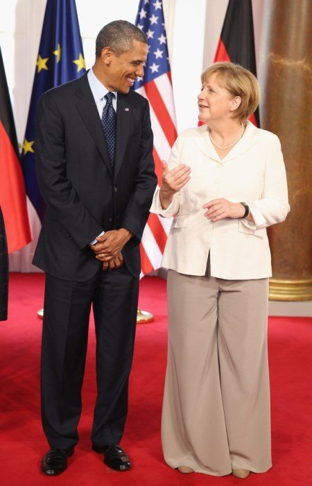 Ангела Меркель очень комфортно чувствует себя в брючных костюмах, и они ей, несомненно, идут
