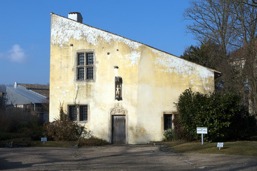 ​Дом, в котором родилась и выросла Жанна д’Арк, сохранился до наших дней. Так он выглядит сейчас - Столетняя война: явление Девы 