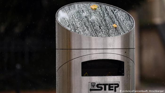 Swiss-made solar-powered trash cans (picture-alliance/dpa/R. Hirschberger)