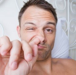 Ковыряние в носу полезно для здоровья